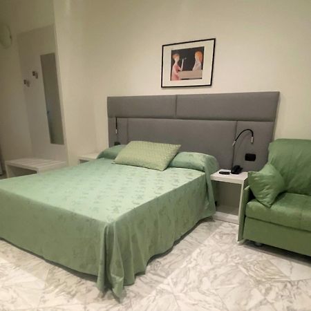 Hotel Coluccini มารินา ดิ เปียตราซันตา ภายนอก รูปภาพ