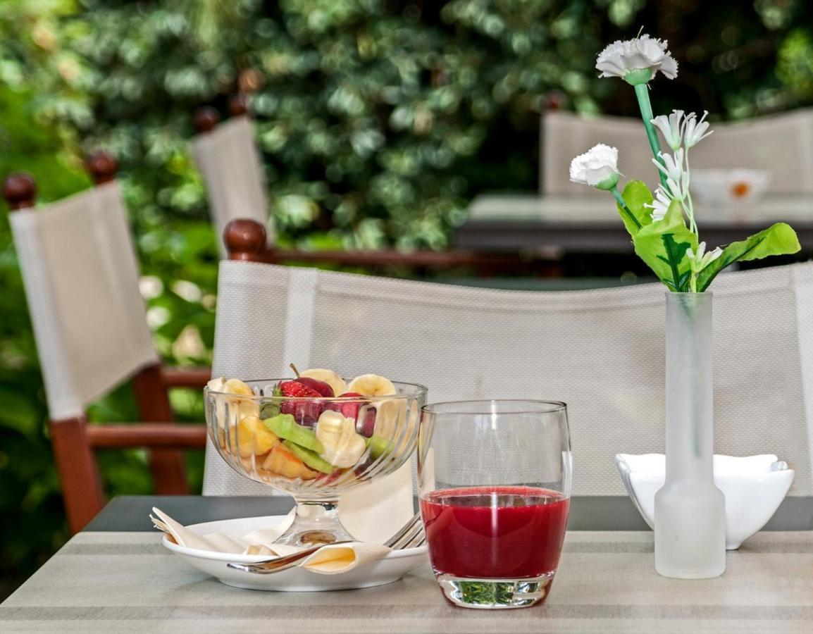 Hotel Coluccini มารินา ดิ เปียตราซันตา ภายนอก รูปภาพ