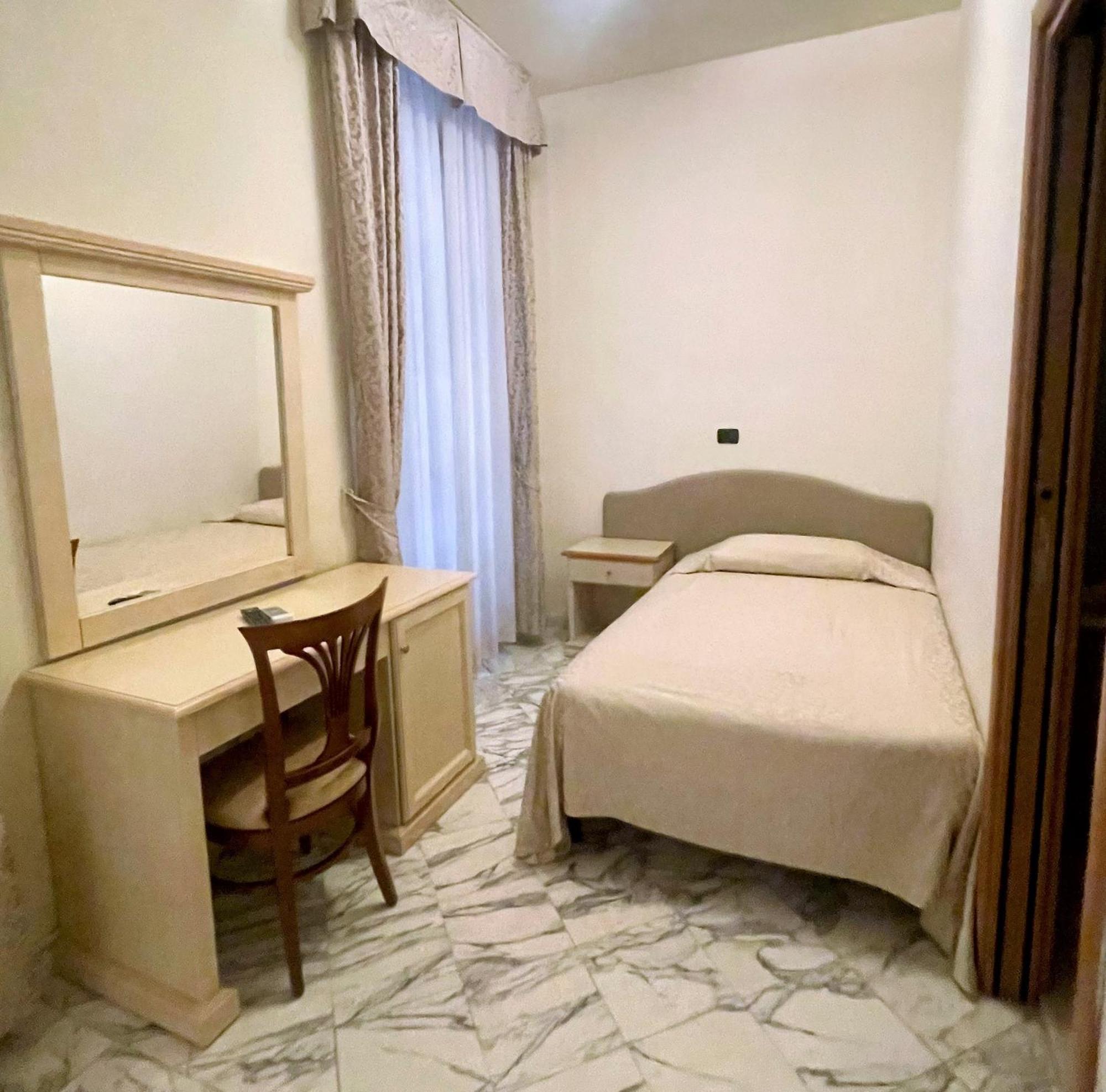 Hotel Coluccini มารินา ดิ เปียตราซันตา ภายนอก รูปภาพ