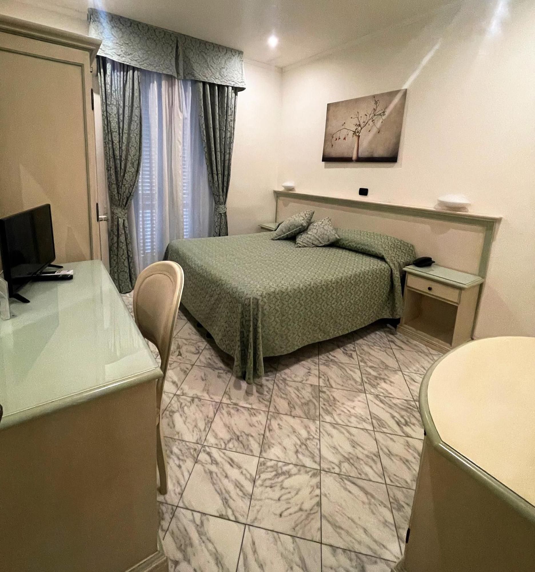 Hotel Coluccini มารินา ดิ เปียตราซันตา ภายนอก รูปภาพ