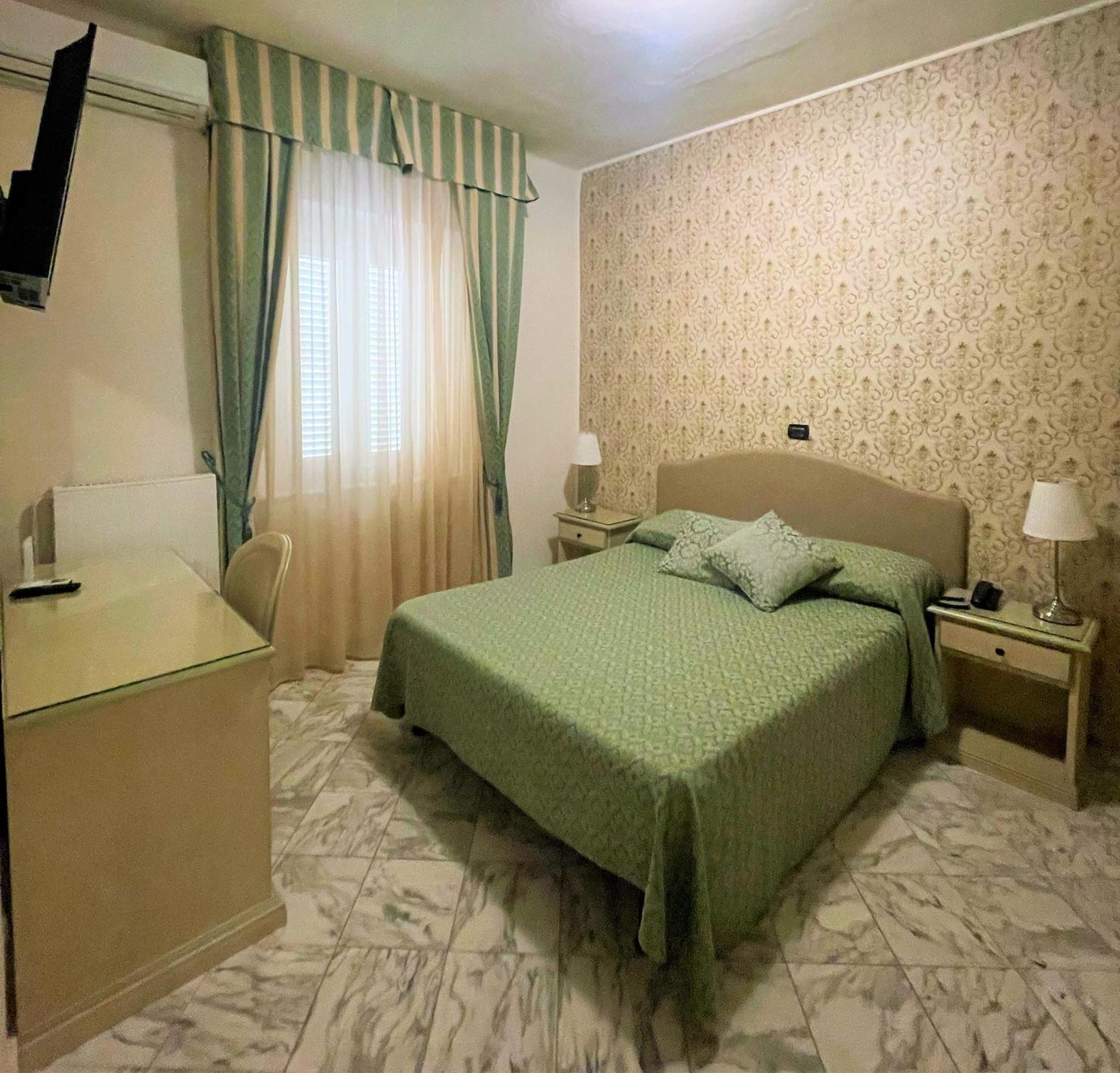 Hotel Coluccini มารินา ดิ เปียตราซันตา ภายนอก รูปภาพ