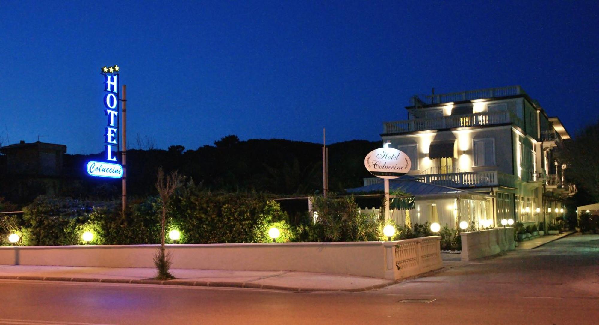 Hotel Coluccini มารินา ดิ เปียตราซันตา ภายนอก รูปภาพ