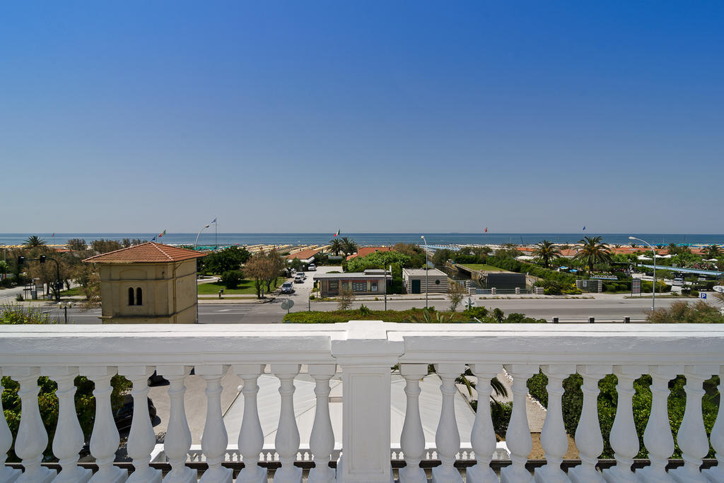 Hotel Coluccini มารินา ดิ เปียตราซันตา ภายนอก รูปภาพ